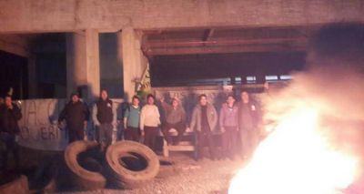Sigue la protesta de los trabajadores de Uocra en el San Juli�n