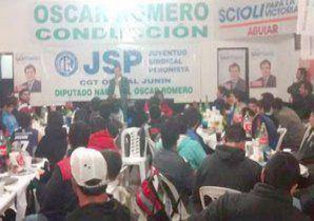 Ms de 350 jvenes juninenses apoyaron a Santiago Aguiar