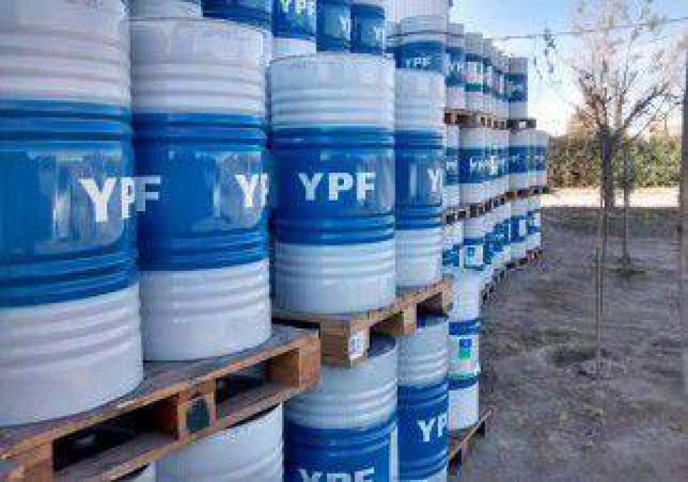 Plan Sanitario Frut�cola: llegaron los primeros tanques de aceite cura frutal para los productores 