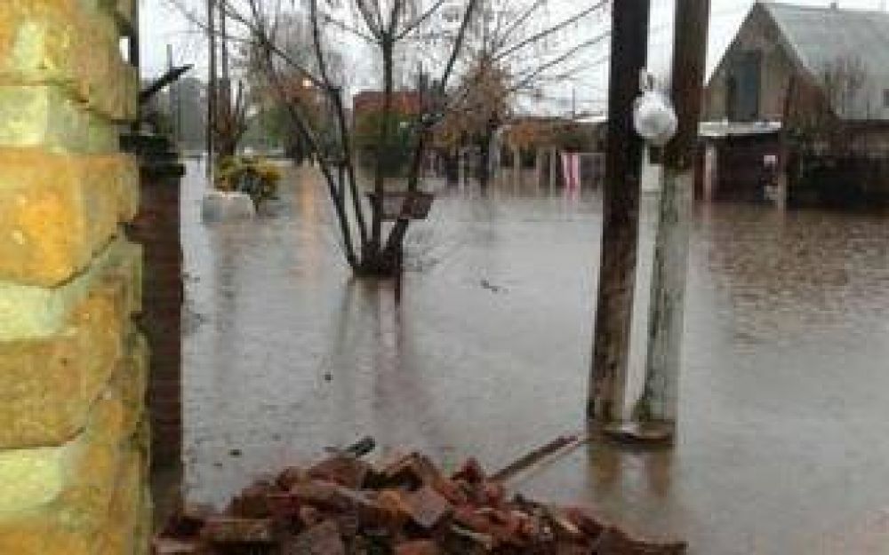 Pilar: Z�ccaro suspendi� cierre de campa�a por la inundaci�n