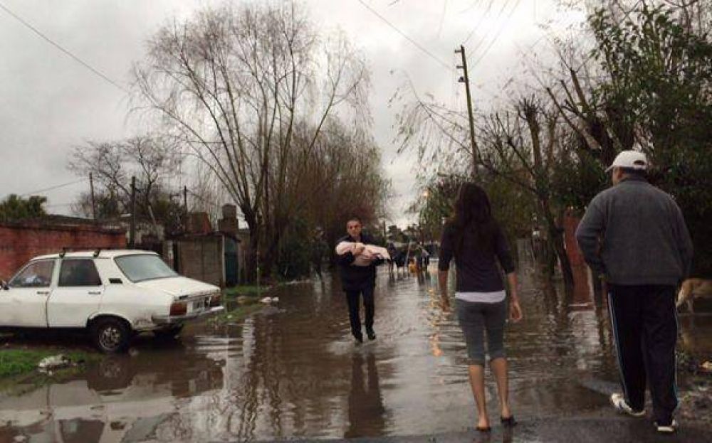 Por la tormenta, en Pilar hay unos 1200 evacuados
