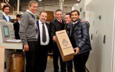 Berazategui: Mussi visit� la empresa que fabrica las urnas para las elecciones