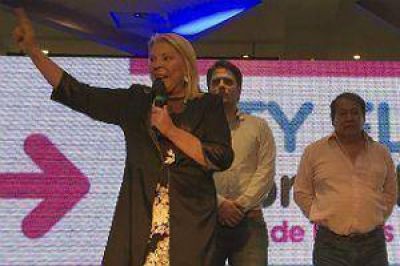Carri� cerr� la campa�a con cr�ticas al Gobierno y la oposici�n