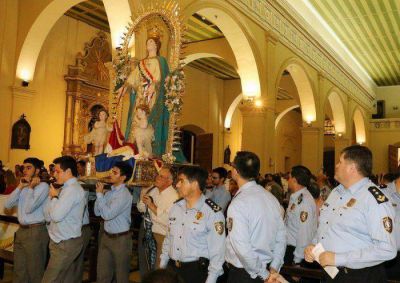 Monse�or Mart�nez pide que familia sea la primera escuela