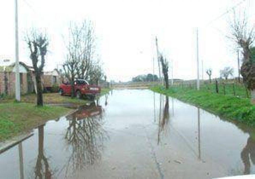 El agua avanza en sectores de Agust�n Roca