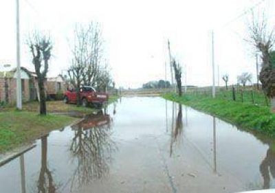 El agua avanza en sectores de Agust�n Roca