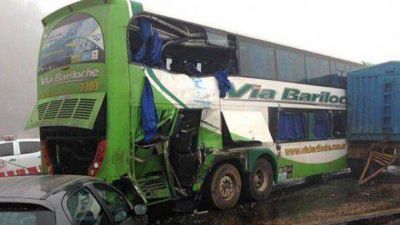 Un micro con estudiantes tucumanos choc� en C�rdoba: hay un muerto y 15 heridos