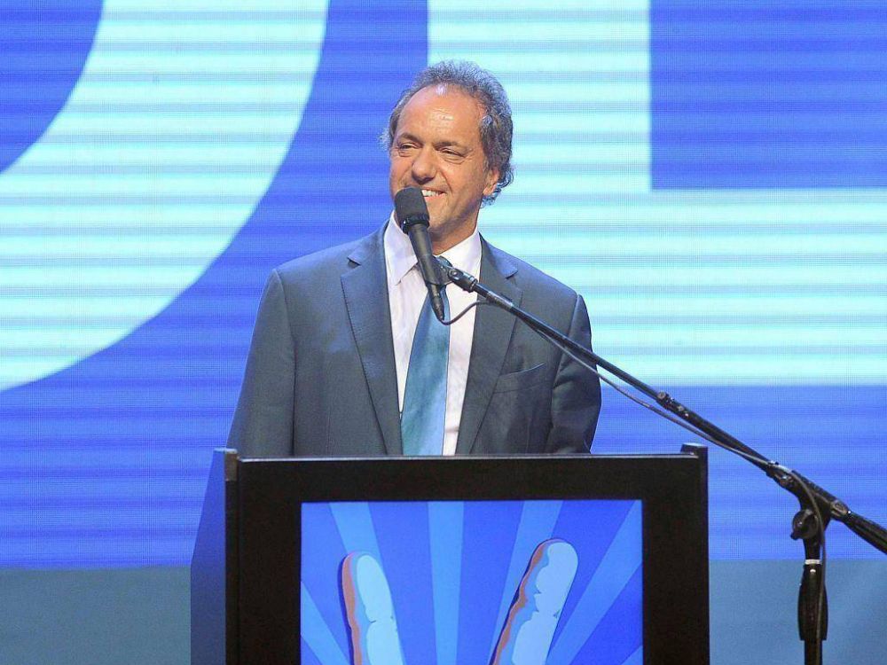Scioli cerr� en Tecn�polis y agradeci� a Paco P�rez