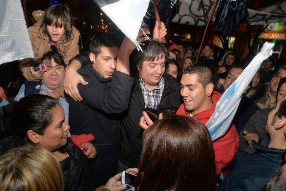M�ximo Kirchner cerr� la campa�a bajo el retrato de su padre