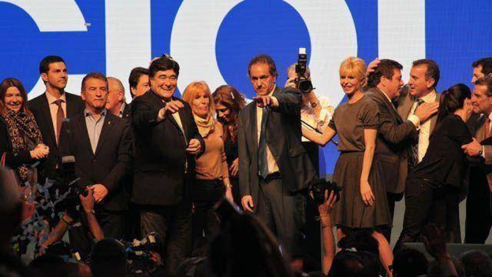 Scioli cerr� su campa�a con otro gesto para Urribarri	 