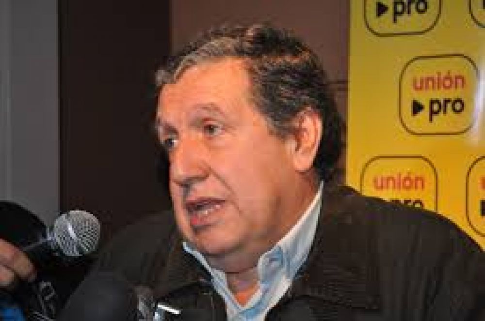 �El gobernador es un servidor p�blico, no un se�or feudal o un kapanga�