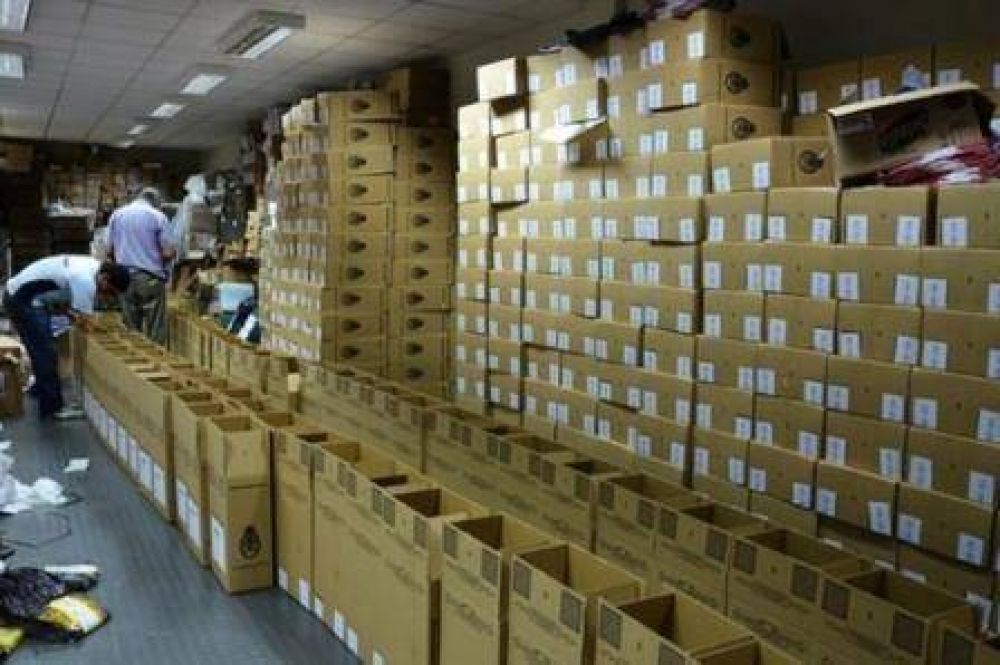 Distribuyen 2.897 urnas para las PASO del domingo 