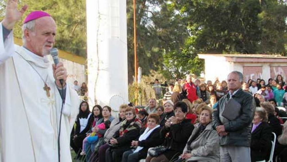 Desde horas tempranas, los fieles santiague�os veneran a San Cayetano
