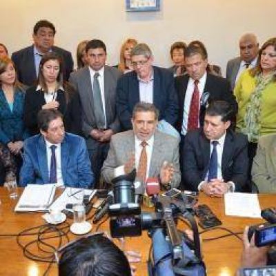 La mayora oficialista en la Legislatura reestatiz el Banco Rioja