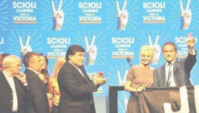 Beder acompa�� a Scioli en el acto de cierre de su campa�a
