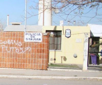 Meten presos a dos polic�as por el presunto abuso a una chica infractora