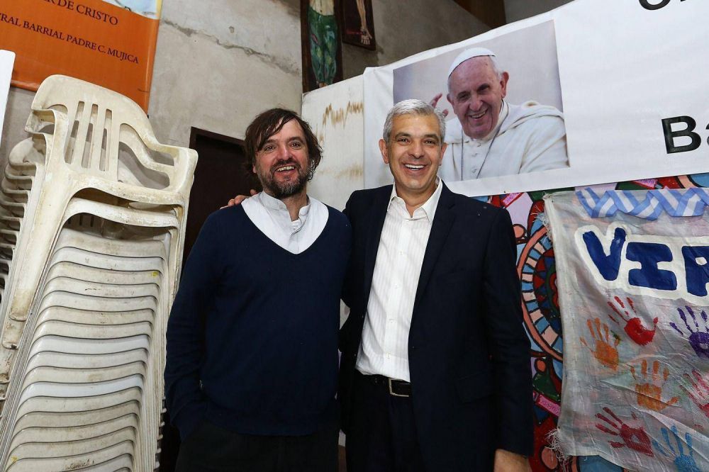 A horas de la veda, An�bal llama a la juventud y Juli�n muestra el respaldo del Padre Pepe
