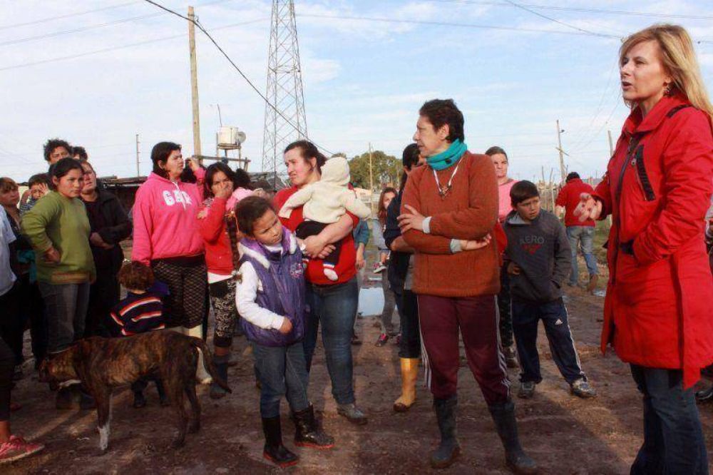 Bruera se escondi� y Saintout le camin� los barrios: �Hay que estar en los momentos dif�ciles�