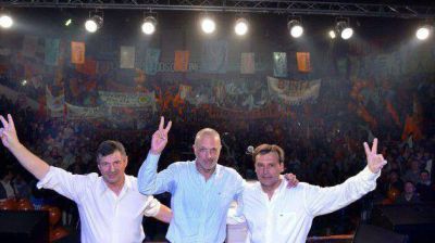 Buzzi y Mac Karthy cerraron la campa�a en Trelew