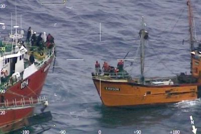 Se hundi� el pesquero Rawson y sus 9  tripulantes fueron rescatados por buque de Argenova 