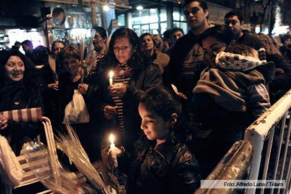 Cientos de fieles ingresan desde la madrugada al santuario de San Cayetano