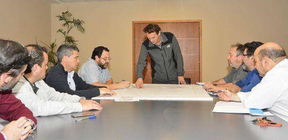 Katopodis trabaja con el comit� de crisis para asistir a los barrios