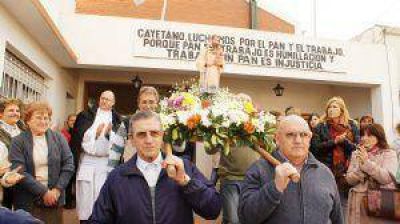  Miles de vecinos veneraron a 