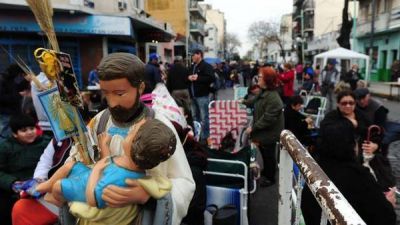 El arzobispo Mario Poli, en San Cayetano: 