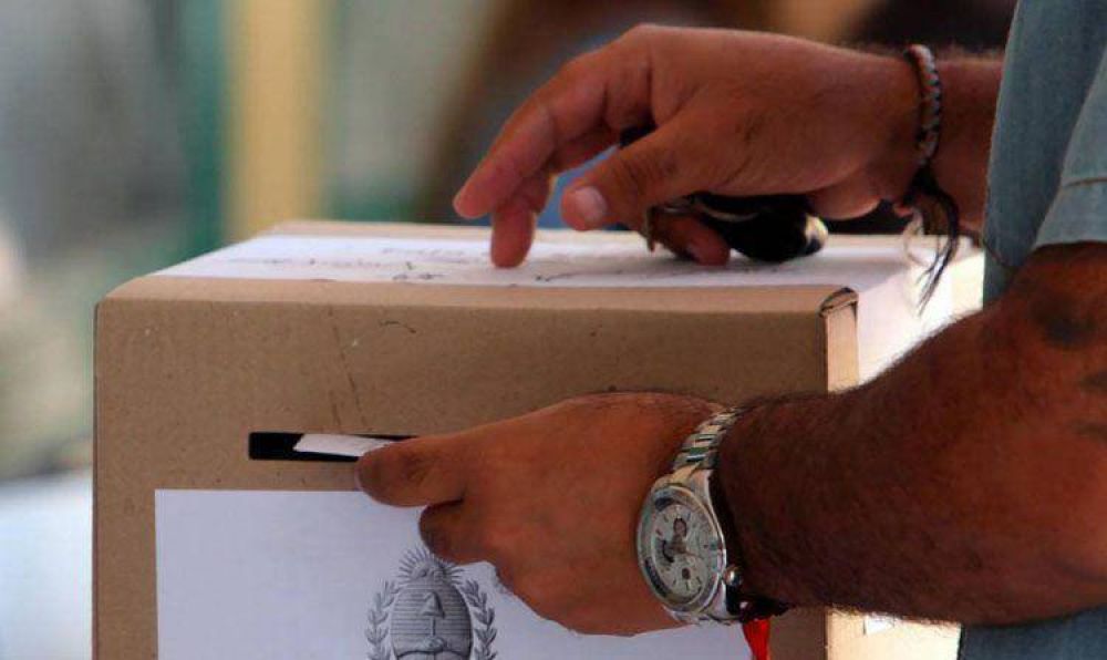 Rige la veda electoral, pero candidatos siguieron la campa�a en redes sociales