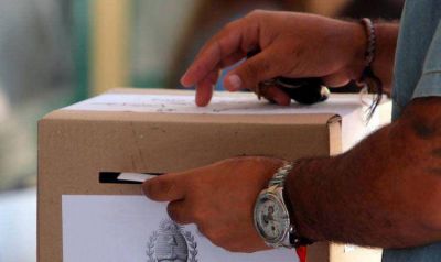 Rige la veda electoral, pero candidatos siguieron la campa�a en redes sociales