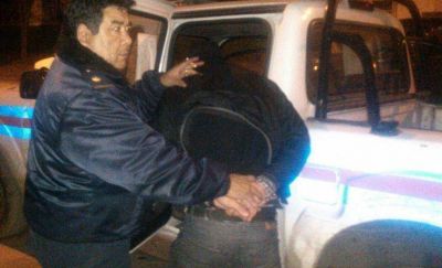 Le rob� a una vendedora en San Cayetano y lo atraparon