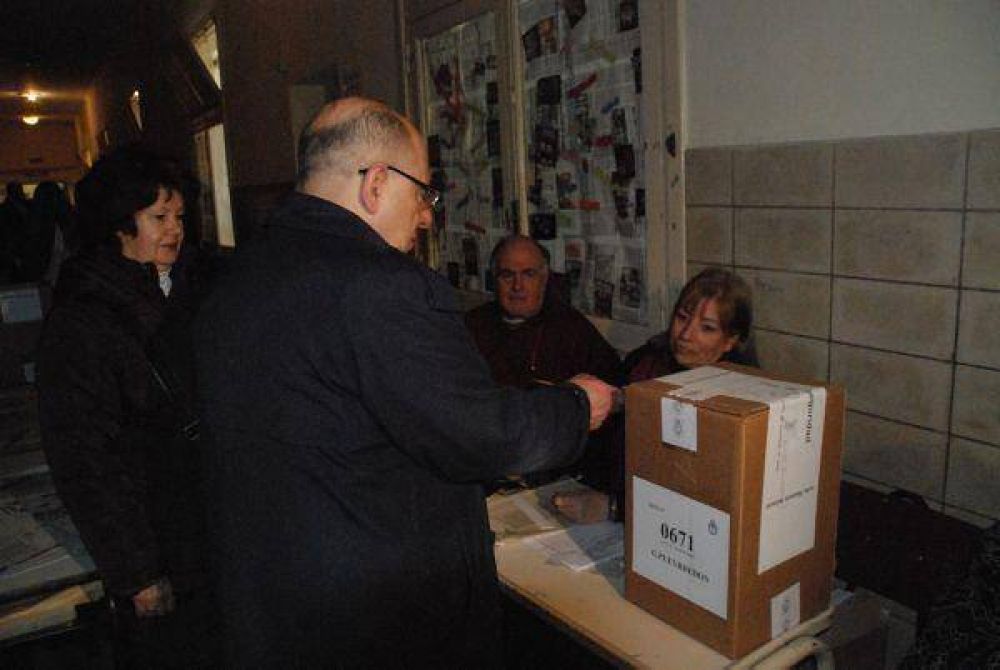 Los principales precandidatos a intendente votar�n antes del mediod�a
