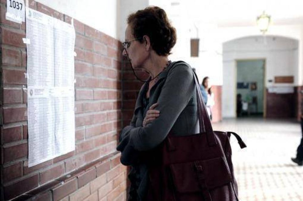 Ms de 32 millones de argentinos concurren a las urnas para elegir candidatos