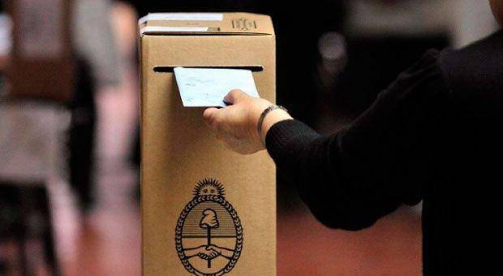 Tras un fuerte temporal de lluvia comenz� el acto eleccionario en Mar del Plata