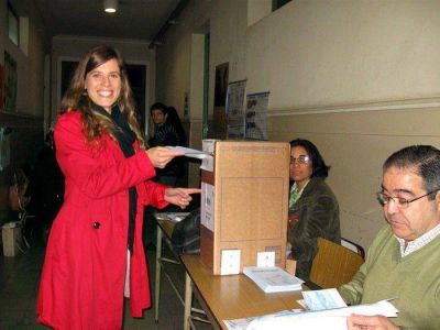 Para Laura Aprile, �ser� un escrutinio largo�