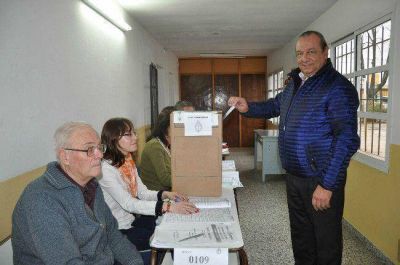 Tras votar, S�nchez desestim� complicaciones y valor� la �fiesta c�vica�