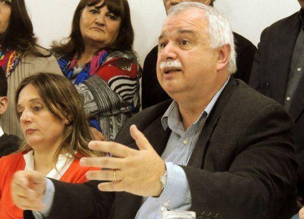  Vot� Ernesto Cladera en la Escuela Secundaria del Bancario