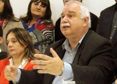  Vot� Ernesto Cladera en la Escuela Secundaria del Bancario