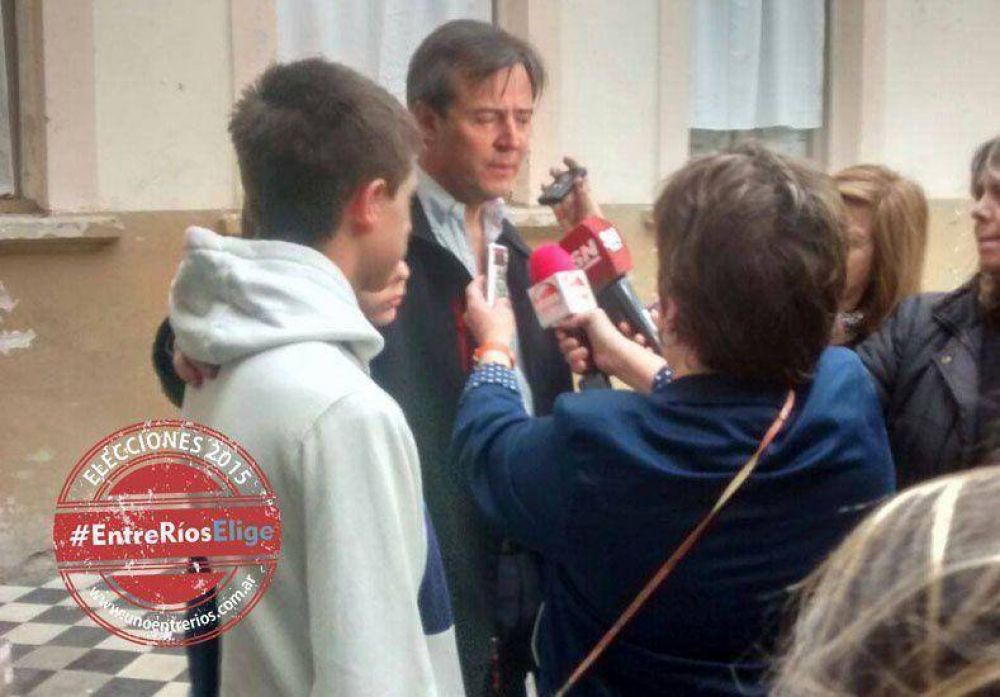 Bahl: �Todo se desarrolla con normalidad y ya vot� alrededor del 35% del padr�n�