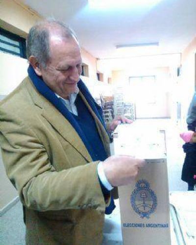 El precandidato Ra�l Gine esperar� los resultados junto a Brizuela del Moral