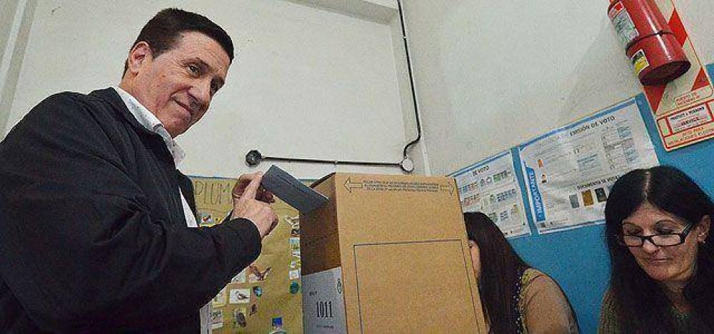 D�az Per�z emiti� su voto en Lan�s Oeste