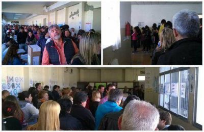 Largas colas en algunas mesas de Comodoro y Rada Tilly