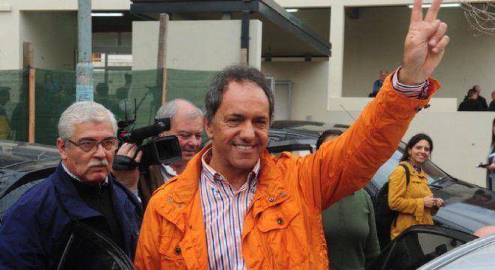 Scioli el m�s votado, pero no evitar�a un ballotage con Macri y Massa sorprende