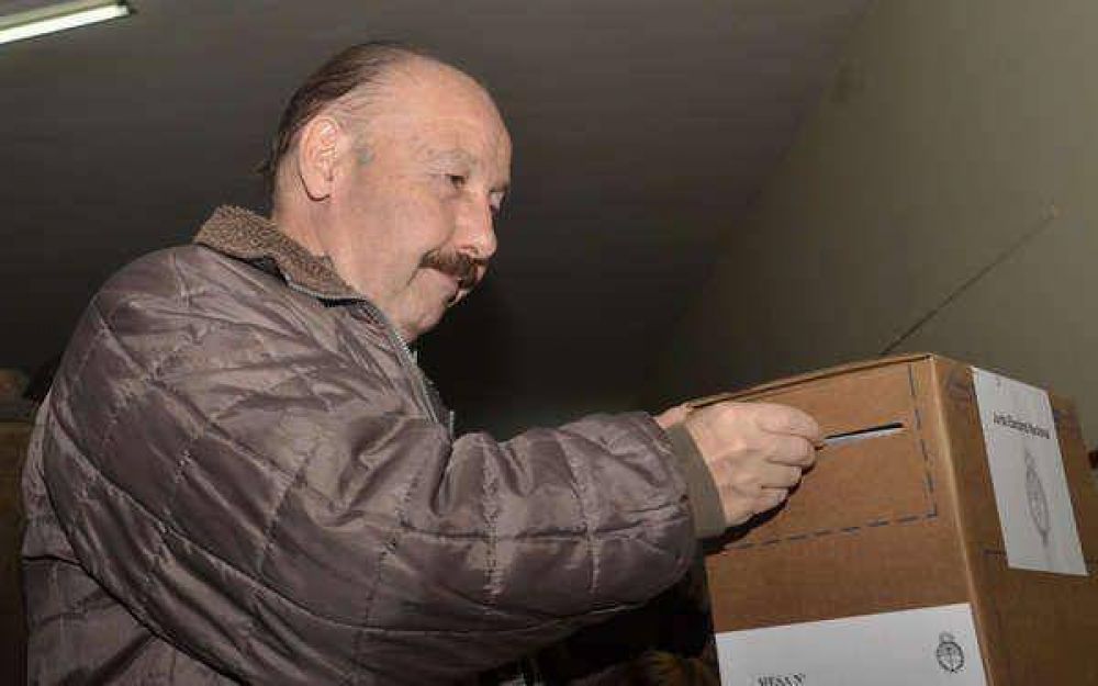 INZA VOT� Y DESCART� UN DESBORDE DEL ARROYO