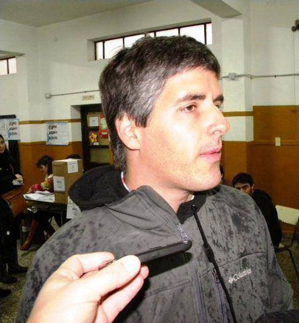 Pablo Del�a no emiti� su voto en el horario previsto por problemas con boletas