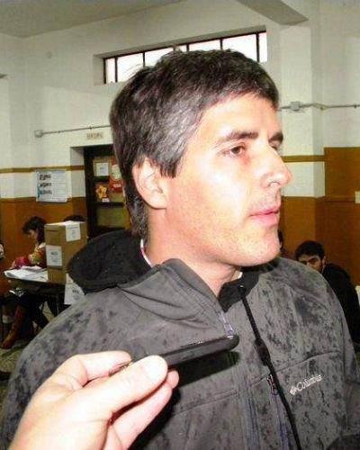 Pablo Del�a no emiti� su voto en el horario previsto por problemas con boletas