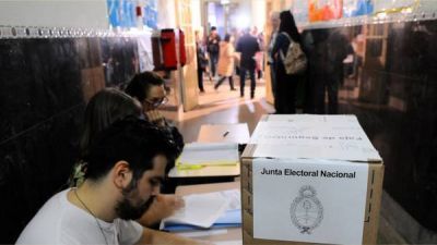 Cerraron las primarias y se espera un recuento lento de los votos