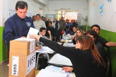 Los sanluise�os votaron en un clima de normalidad y empez� el recuento de votos