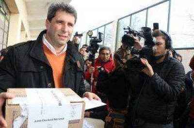 En San Juan, Sergio U�ac le gan� a Basualdo por m�s del 25%