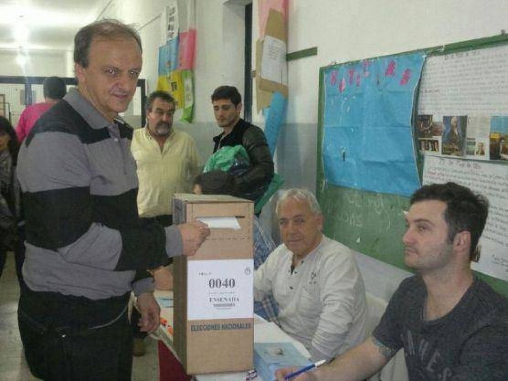 Gustavo Asnaghi emiti su voto: Las elecciones son la mxima expresin de la democracia
